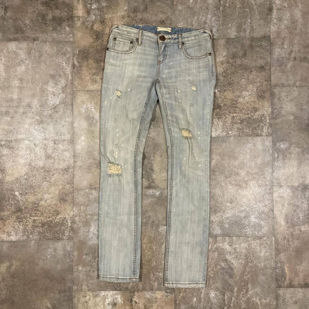 free people vintage y2k lowrise light blue wash distressed denim jeans size 28